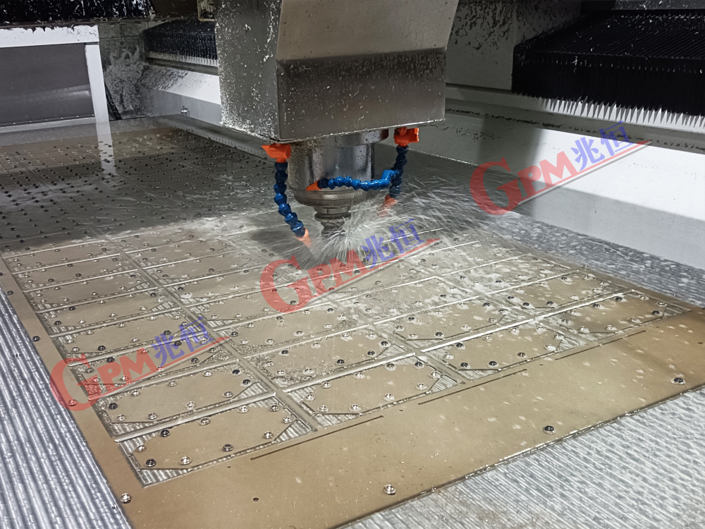 机械加工实景照片 7：精雕机（三轴）